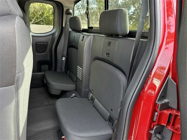 Nissan Frontier SV 2025