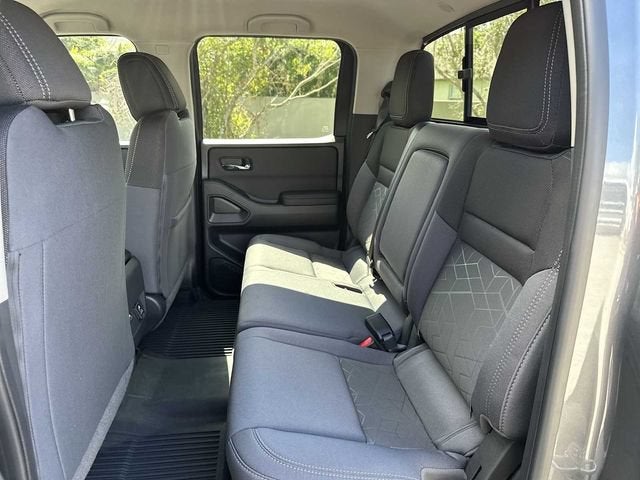 Nissan Frontier Crew Cab SV 4x2 de 2026