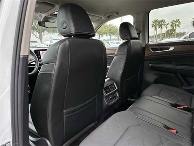 Volkswagen Atlas 2.0T SE con tecnología 2024