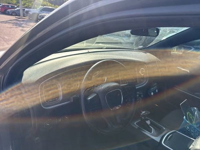 Dodge Charger SXT con tracción trasera (2021)