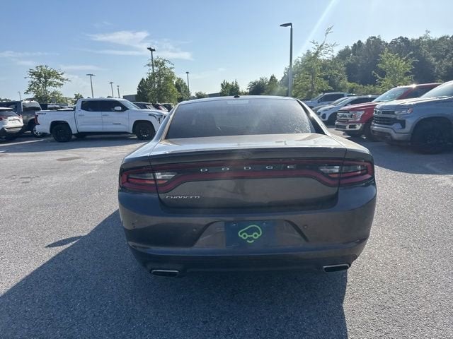 Dodge Charger SXT con tracción trasera (2021)
