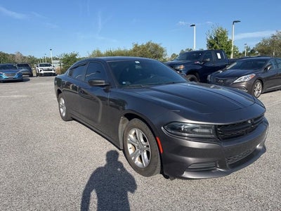 Dodge Charger SXT con tracción trasera (2021)