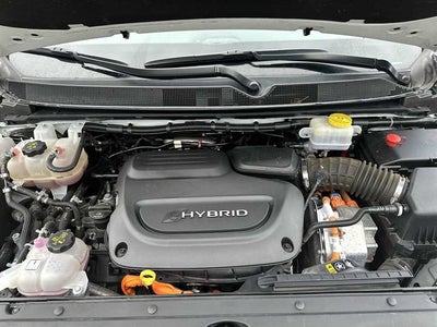 Chrysler Pacifica Hybrid S 2024 con paquete de diseño
