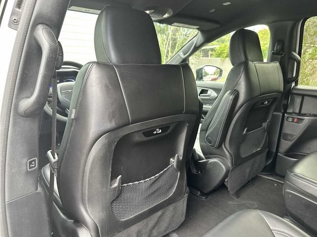 Chrysler Pacifica Hybrid S 2024 con paquete de diseño