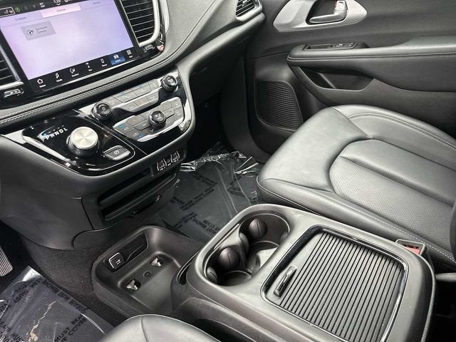 Chrysler Pacifica Hybrid S 2024 con paquete de diseño