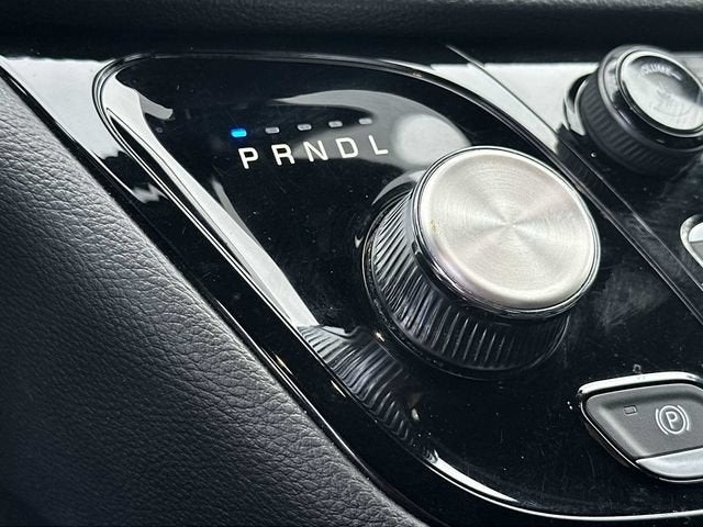 Chrysler Pacifica Hybrid S 2024 con paquete de diseño