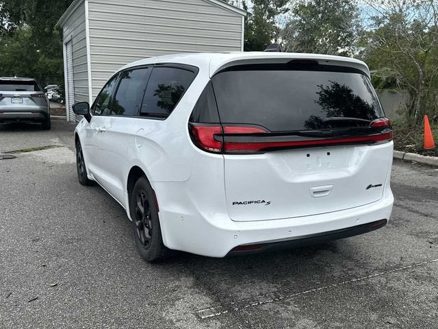 Chrysler Pacifica Hybrid S 2024 con paquete de diseño