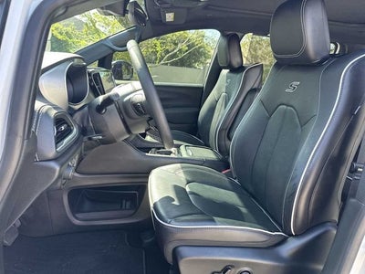 Chrysler Pacifica Limited AWD 2023