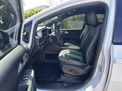 Chrysler Pacifica Limited AWD 2023