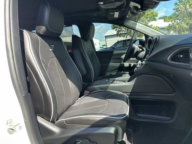 Chrysler Pacifica Limited AWD 2023
