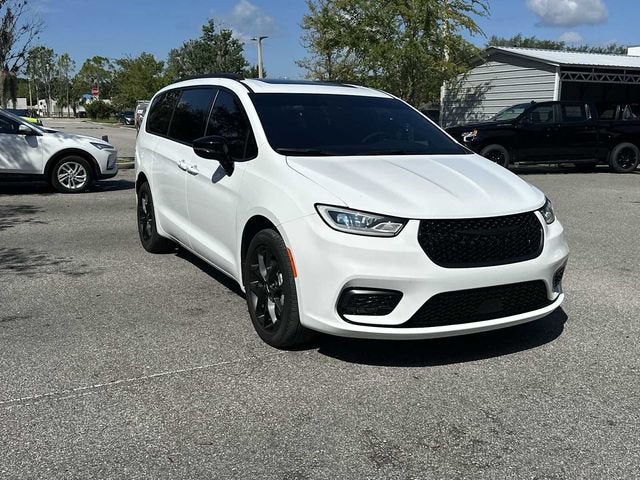 Chrysler Pacifica Limited AWD 2023