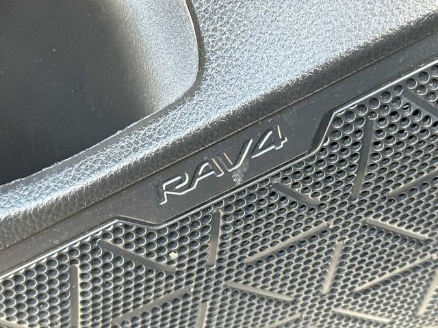 Toyota RAV4 XLE Premium 2024