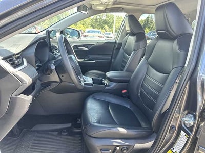 Toyota RAV4 XLE Premium 2024