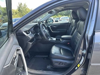 Toyota RAV4 XLE Premium 2024