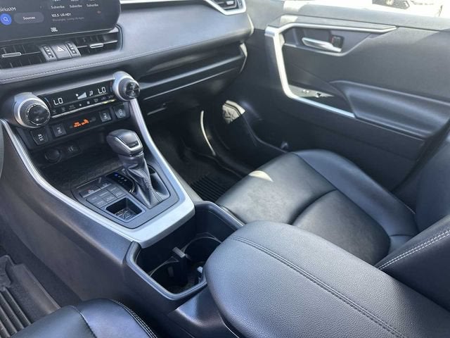 Toyota RAV4 XLE Premium 2024