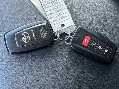 Toyota RAV4 XLE Premium 2024
