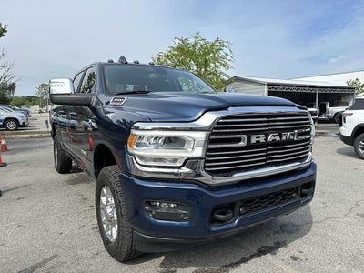RAM 3500 Laramie Crew Cab 4x4 de 2024 con caja de 1,93 m