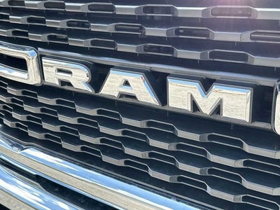 RAM 3500 Big Horn de 2024, cabina doble, tracción 4x4 y caja de 2,4 m