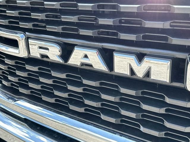 RAM 3500 Big Horn de 2024, cabina doble, tracción 4x4 y caja de 2,4 m