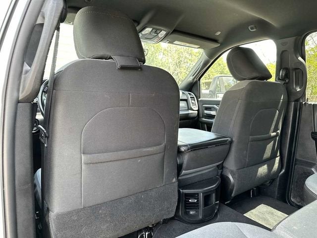 RAM 3500 Big Horn de 2024, cabina doble, tracción 4x4 y caja de 2,4 m