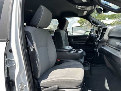 RAM 3500 Big Horn de 2024, cabina doble, tracción 4x4 y caja de 2,4 m