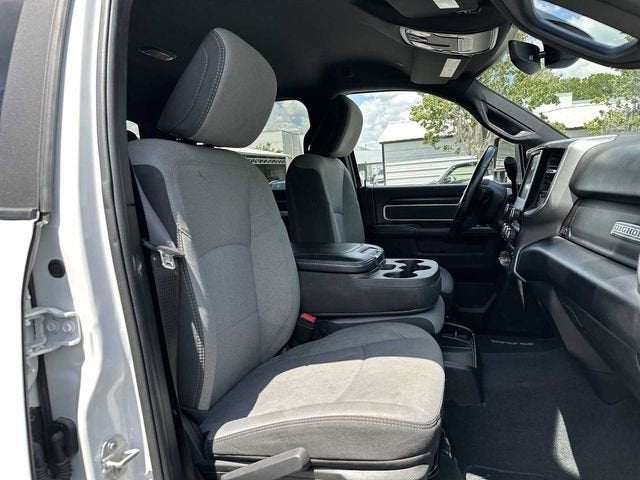 RAM 3500 Big Horn de 2024, cabina doble, tracción 4x4 y caja de 2,4 m