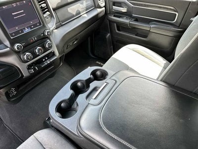 RAM 3500 Big Horn de 2024, cabina doble, tracción 4x4 y caja de 2,4 m