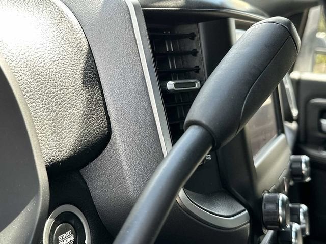 RAM 3500 Big Horn de 2024, cabina doble, tracción 4x4 y caja de 2,4 m