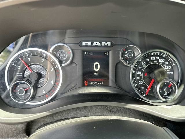 RAM 3500 Big Horn de 2024, cabina doble, tracción 4x4 y caja de 2,4 m