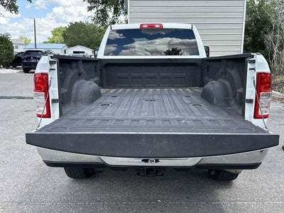 RAM 3500 Big Horn de 2024, cabina doble, tracción 4x4 y caja de 2,4 m