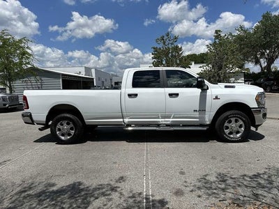 RAM 3500 Big Horn de 2024, cabina doble, tracción 4x4 y caja de 2,4 m