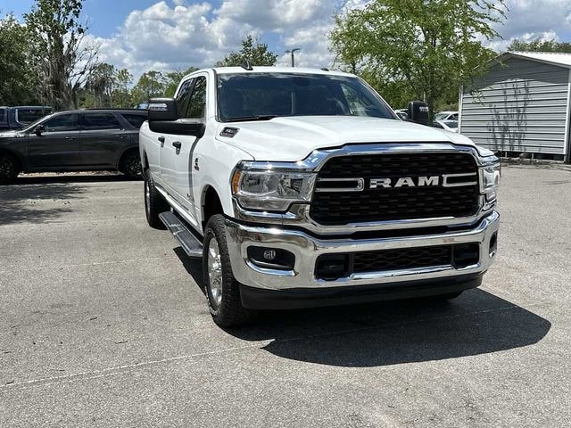 RAM 3500 Big Horn de 2024, cabina doble, tracción 4x4 y caja de 2,4 m