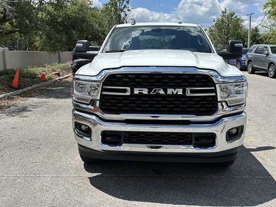 RAM 3500 Big Horn de 2024, cabina doble, tracción 4x4 y caja de 2,4 m