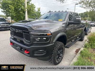RAM 2500 Power Wagon Crew Cab 4x4 de 2025 con caja de 1,93 m