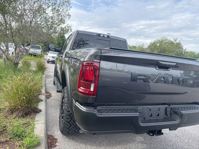 RAM 2500 Power Wagon Crew Cab 4x4 de 2025 con caja de 1,93 m
