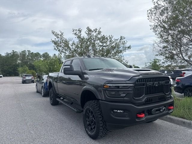 RAM 2500 Power Wagon Crew Cab 4x4 de 2025 con caja de 1,93 m