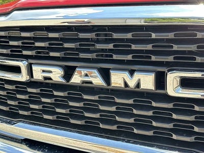 RAM 2500 Big Horn de 2024, cabina doble, tracción 4x4 y caja de 6'4"