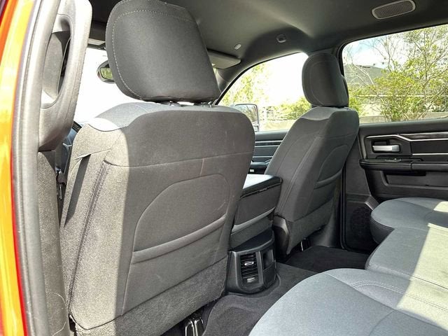 RAM 2500 Big Horn de 2024, cabina doble, tracción 4x4 y caja de 6'4"