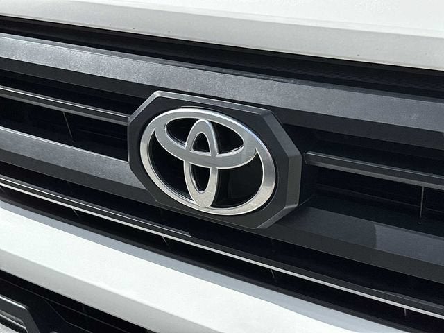 Toyota Tacoma SR5 2025