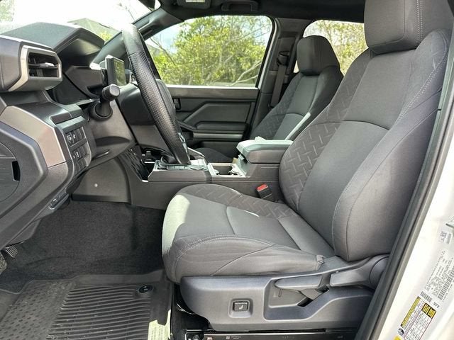 Toyota Tacoma SR5 2025