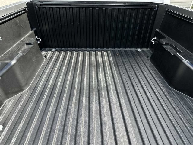 Toyota Tacoma SR5 2025