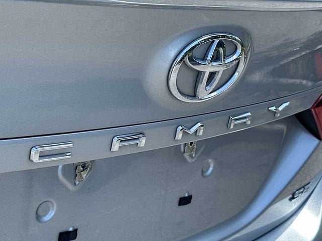 Toyota Camry SE 2021