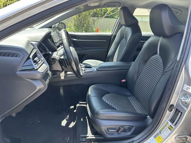 Toyota Camry SE 2021