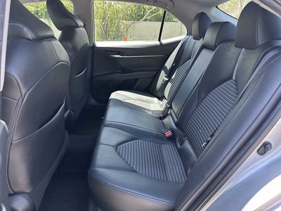 Toyota Camry SE 2021