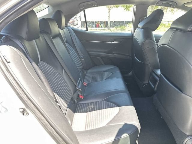 Toyota Camry SE 2021