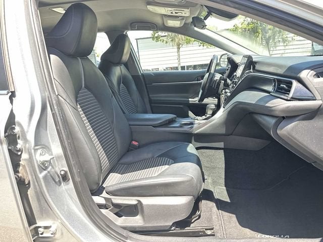 Toyota Camry SE 2021