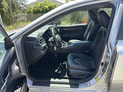 Toyota Camry SE 2021
