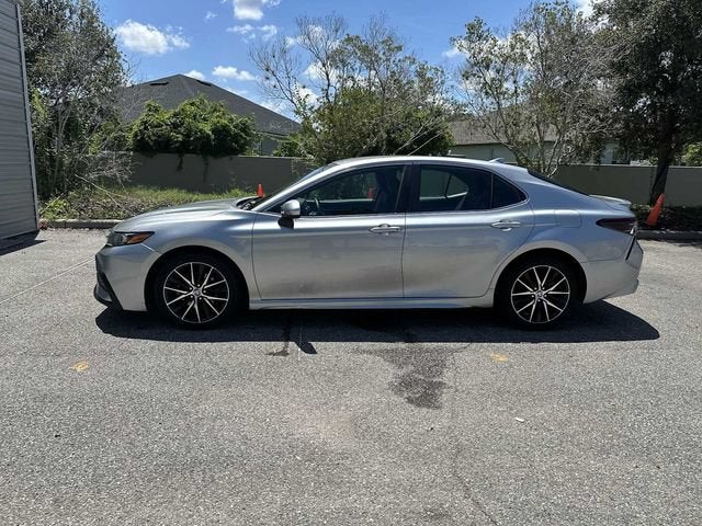 Toyota Camry SE 2021