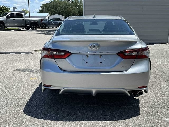 Toyota Camry SE 2021