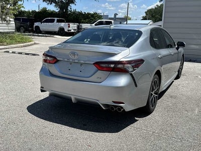 Toyota Camry SE 2021